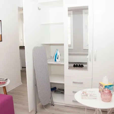 Bistrik Rose Apartment *